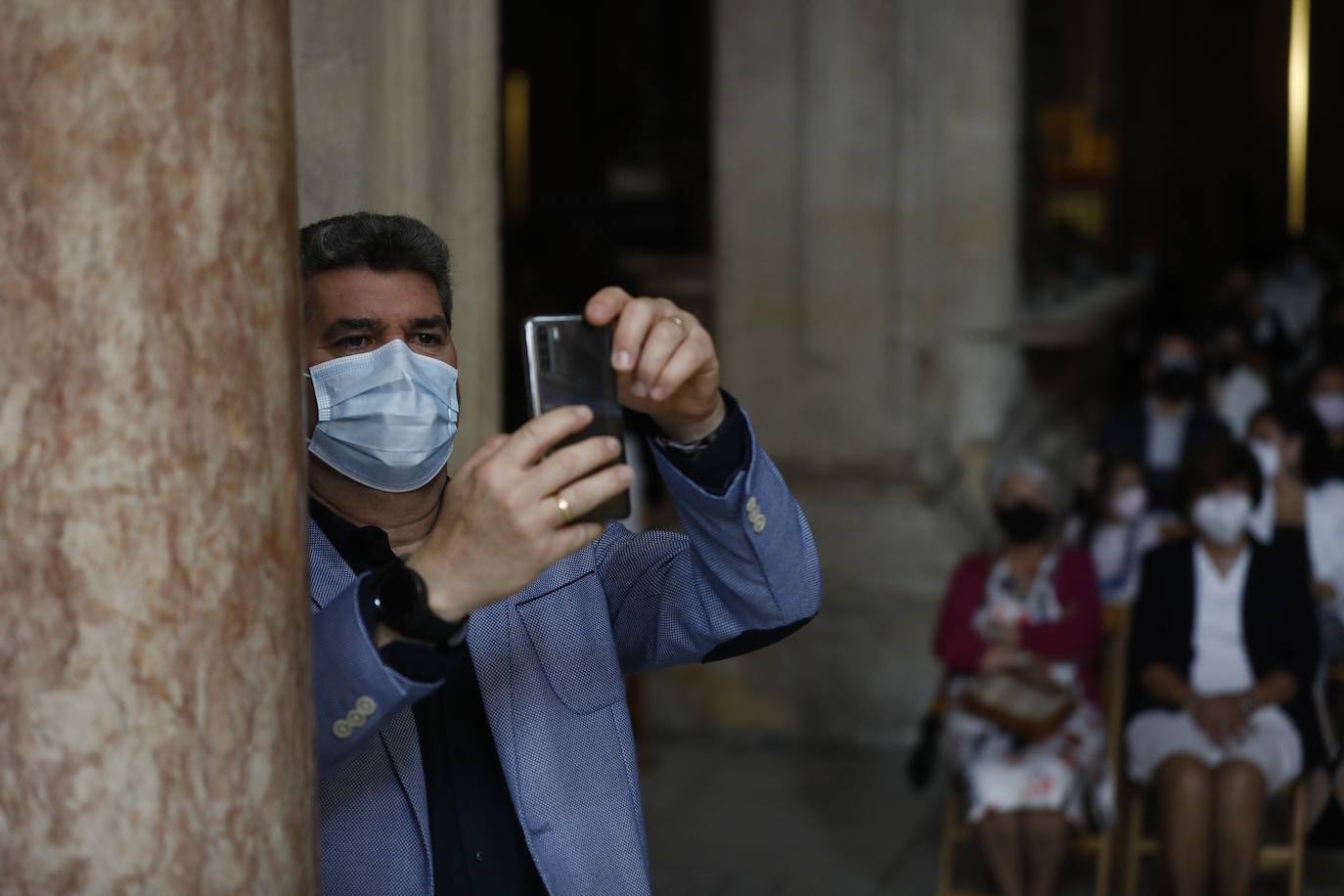 La misa de pentecostés en la Catedral de Córdoba, en imágenes