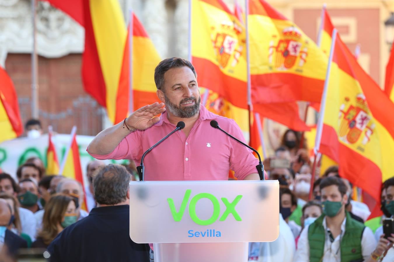 En imágenes, protesta de Santiago Abascal frente al Palacio de San Telmo de Sevilla