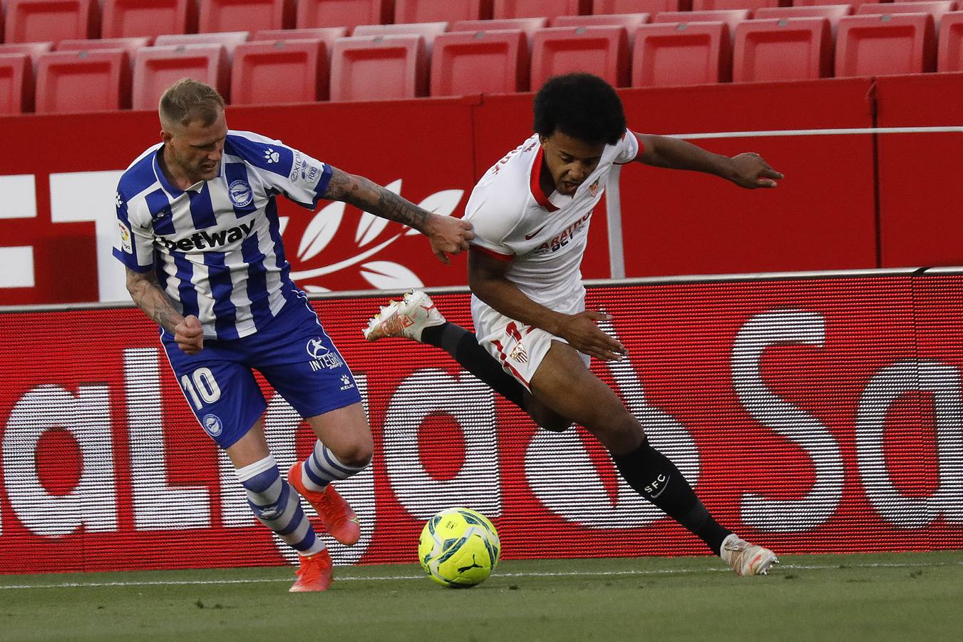 Partido entre el Sevilla FC y el Deportivo Alavés