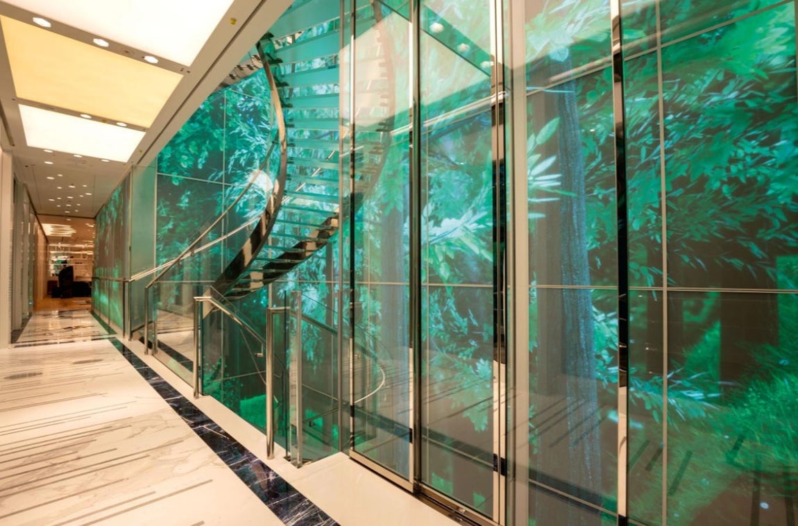 El yate híbrido más grande del mundo. En cuanto al precio, todavía no se ha especificado, pero teniendo en cuenta que se encuentra en la clasificación de los 25 más de la historia, lo más probable es que solo sea apto para unos pocos privilegiados