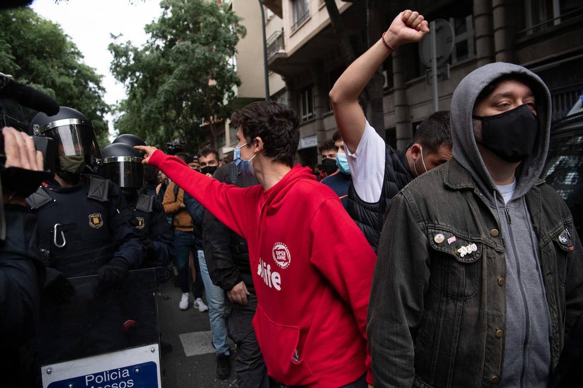 Protesta en la sede de ERC a consecuencia del desahucio en el bloque Llavors. 