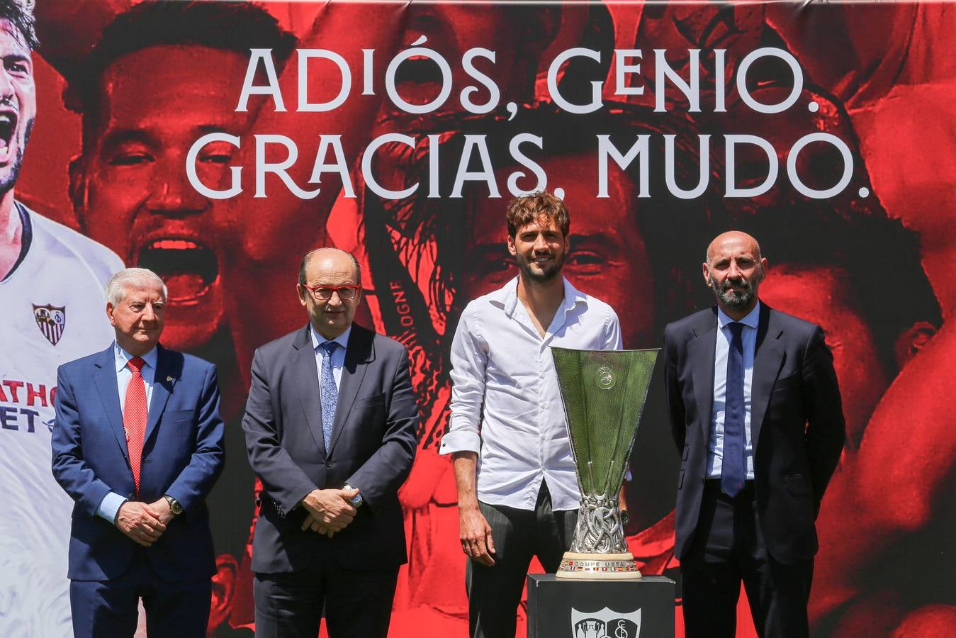 Lágrimas de despedida en el Sevilla FC