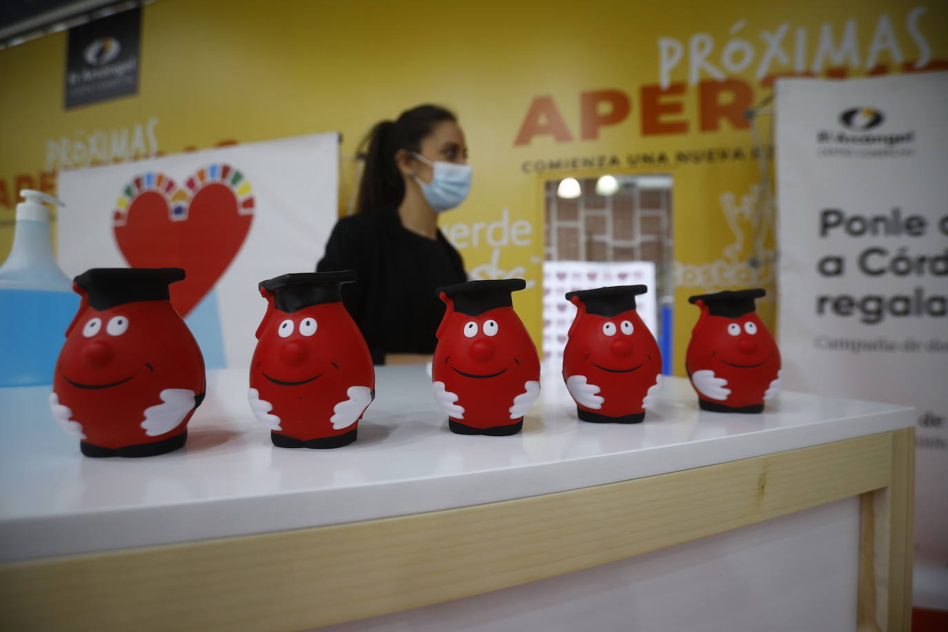 La donación de sangre en el centro comercial El Arcángel de Córdoba, en imágenes