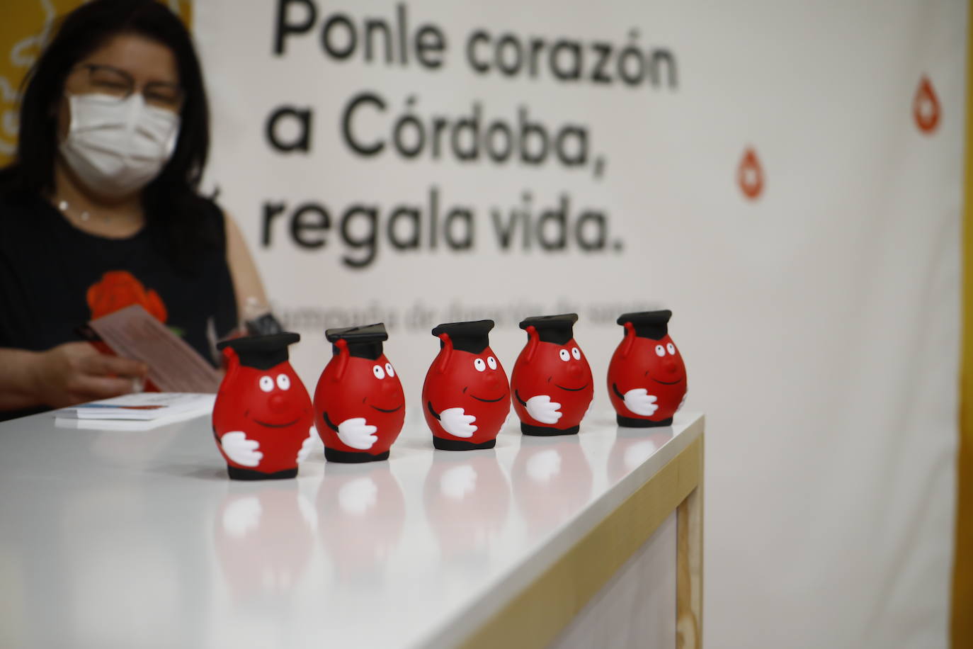 La donación de sangre en el centro comercial El Arcángel de Córdoba, en imágenes