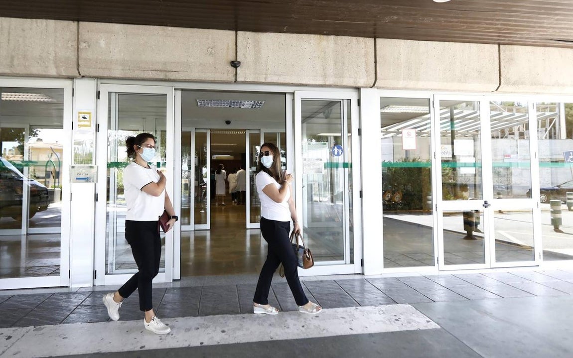 La vacunación con la segunda dosis de AstraZeneca en Cabra, en imágenes