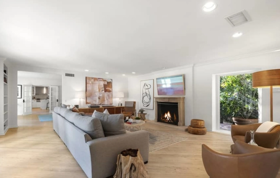 Así es la casa que ha vendido Katy Perry. Desde que se comprometió con el actor Orlando Bloom y dio a luz a su primera hija en común, la intérprete de Roar decidió mudarse a Montecito, a una lujosa propiedad que adquirió el pasado año por 14,2 millones de dólares (unos 11,5 millones de euros al cambio).