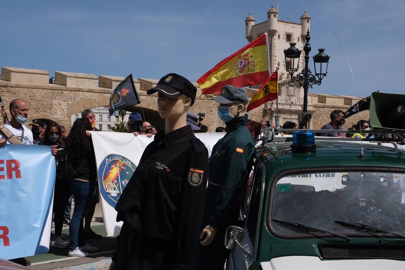 FOTOS: Jusapol vuelve a salir a la calle en Cádiz para pedir más medios