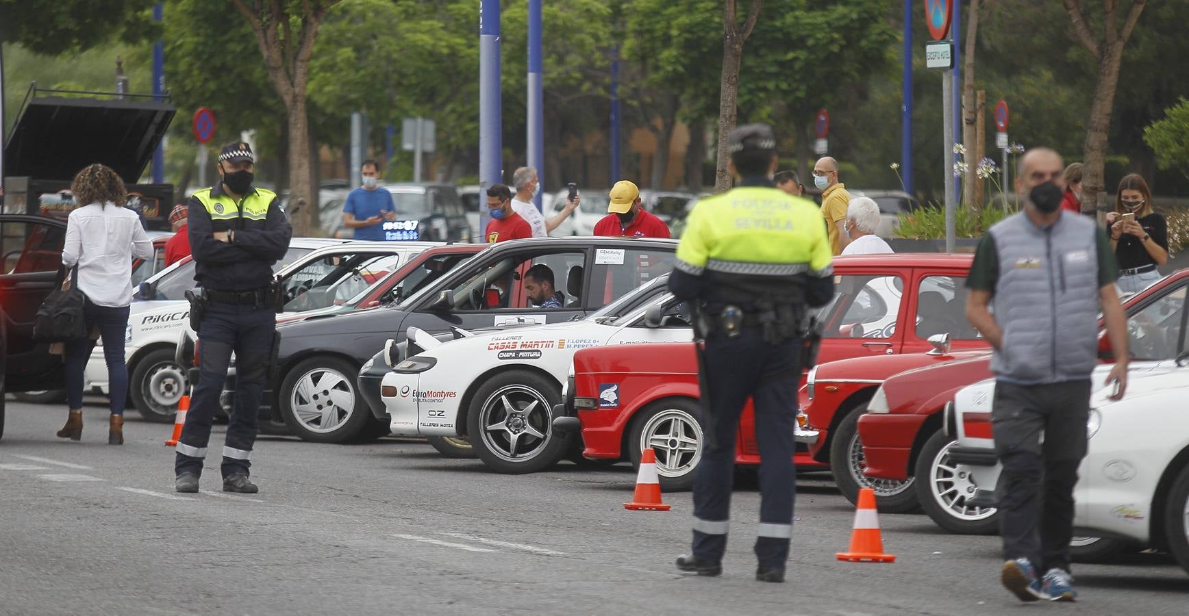 La salida desde Sevilla de la etapa de la Spain Classic Rally, en imágenes