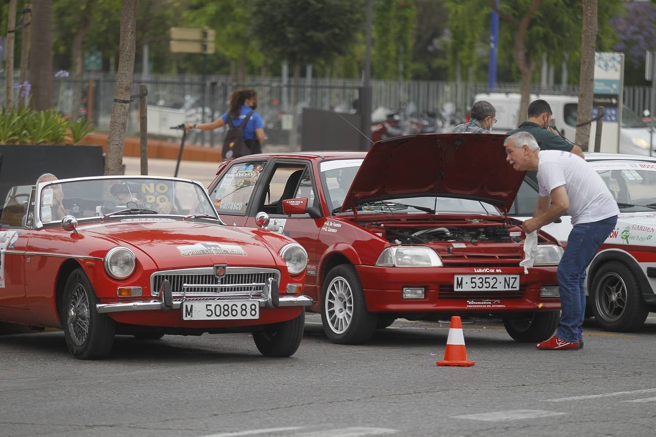 La salida desde Sevilla de la etapa de la Spain Classic Rally, en imágenes