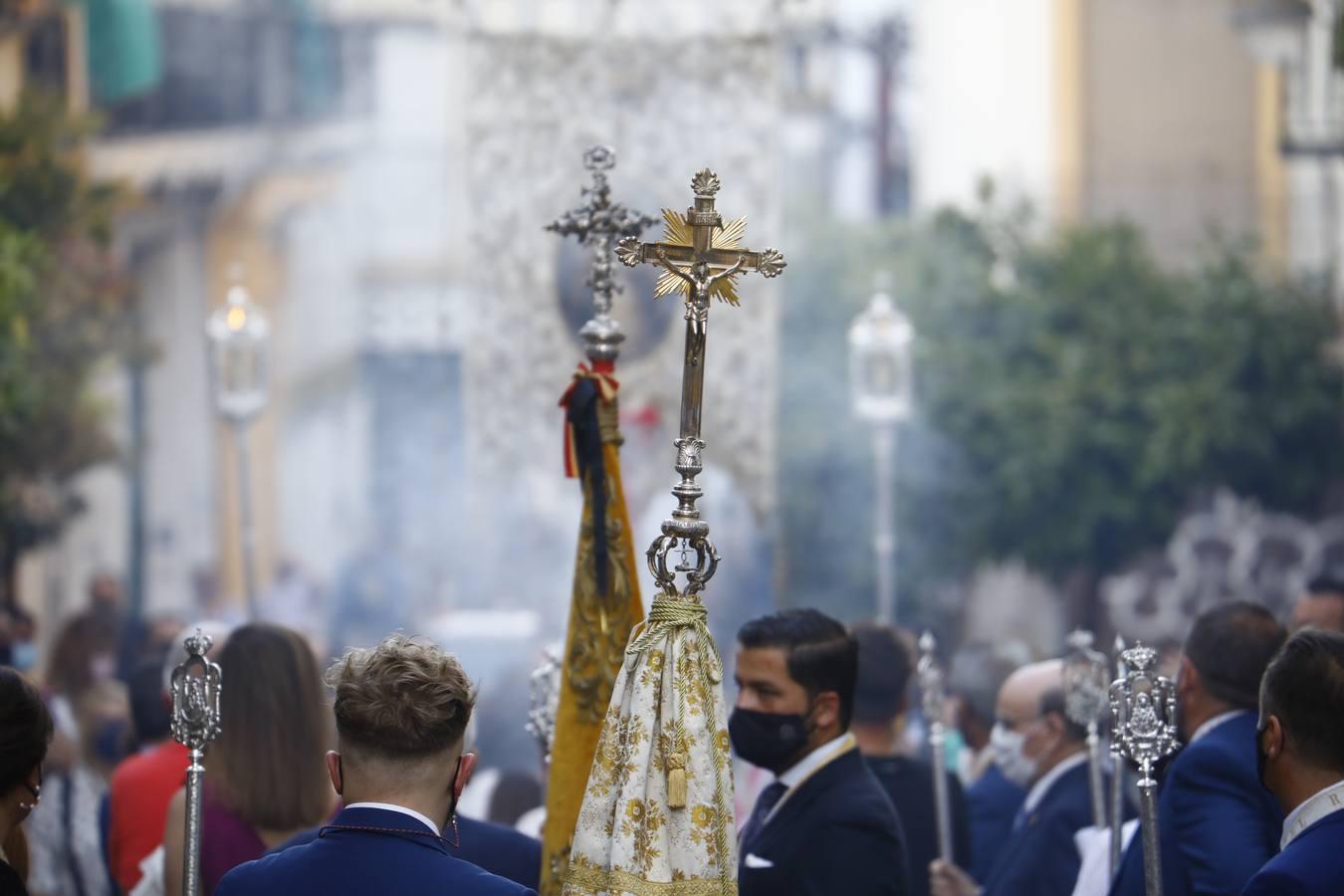 El simpecado del Rocío recupera las calles de Córdoba, en imágenes