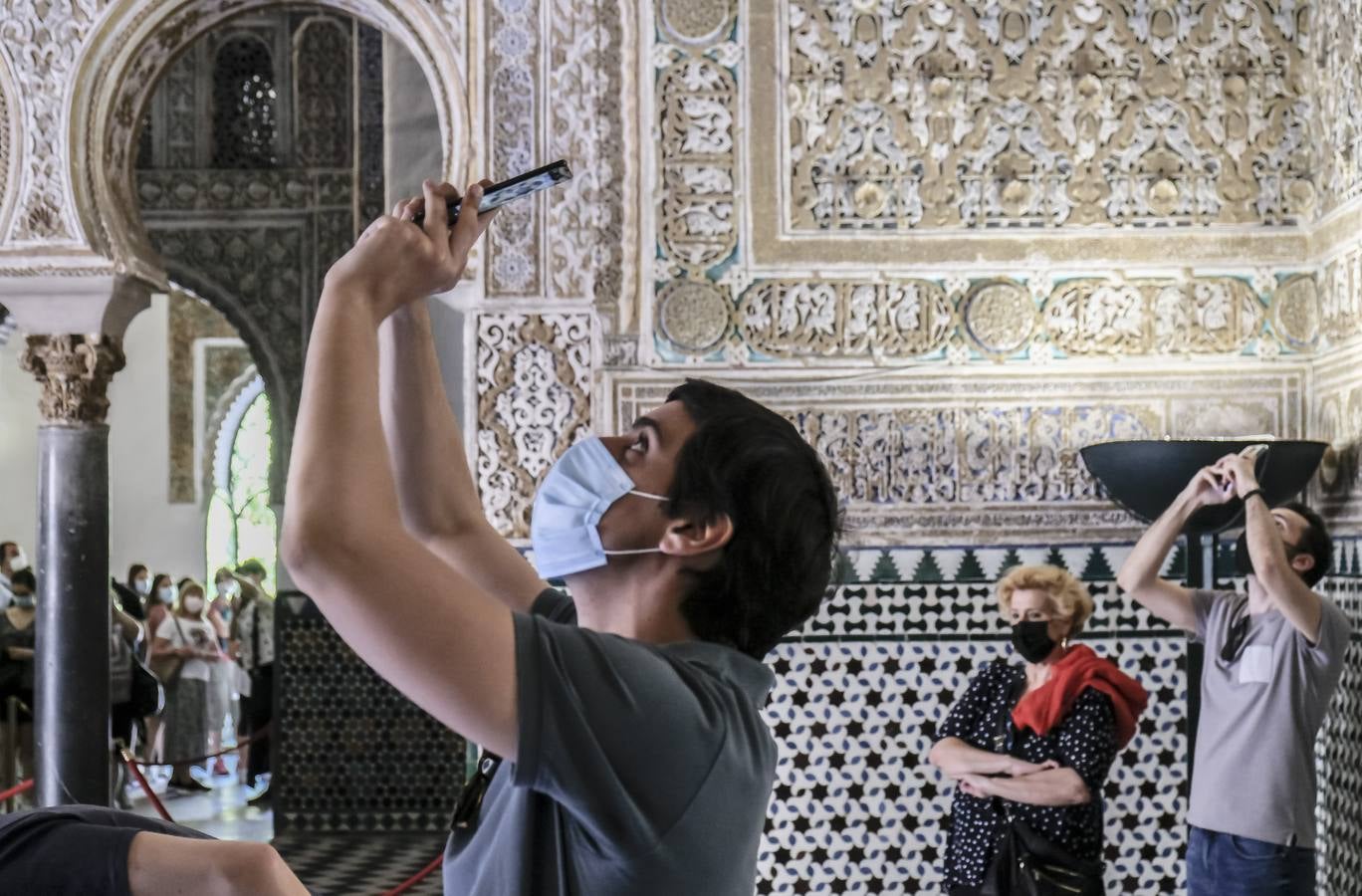 Los turistas vuelven a llenar el Real Alcázar de Sevilla