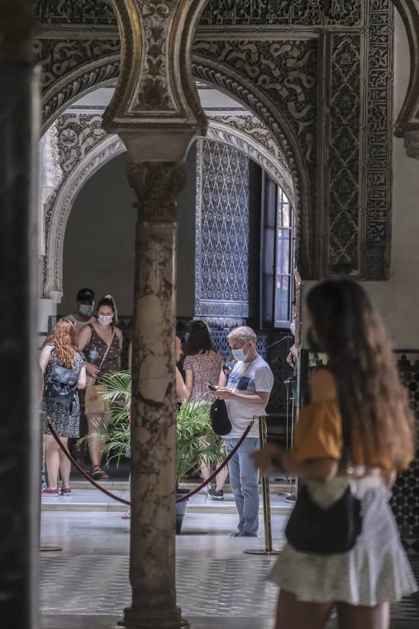 Los turistas vuelven a llenar el Real Alcázar de Sevilla