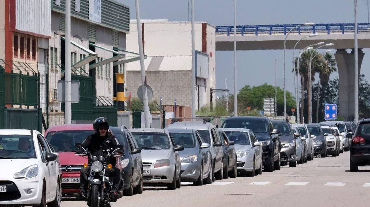 Fotos: colas kilométricas para la vacunación en Navantia