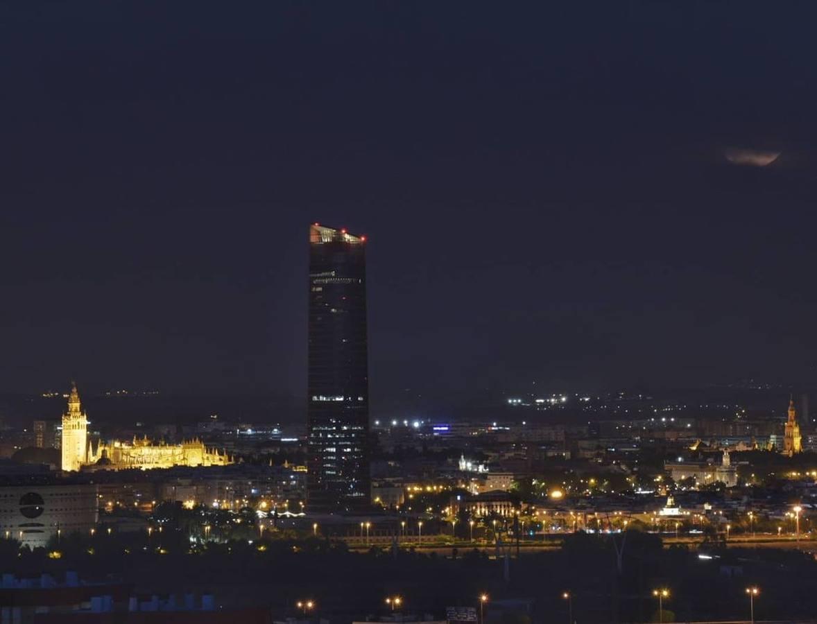 La magia de la Sevilla nocturna, protagonista de las imágenes recibidas en el reto fotográfico de ABC