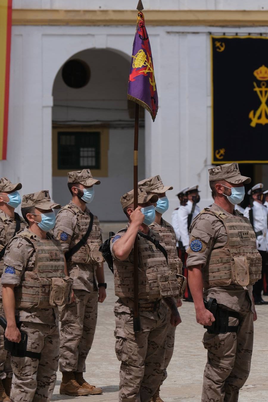 Los infantes de Marina que han llegado de Malí son recibidos en el TEAR