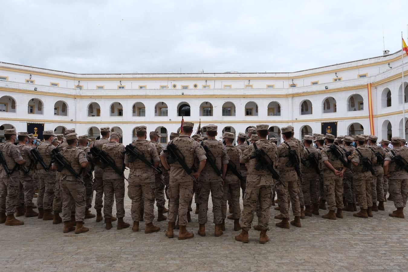 Los infantes de Marina que han llegado de Malí son recibidos en el TEAR