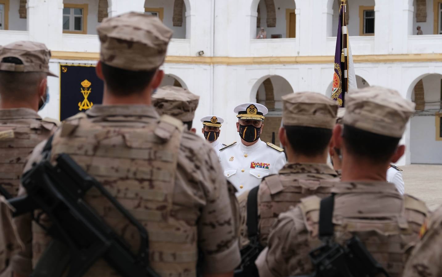 Los infantes de Marina que han llegado de Malí son recibidos en el TEAR