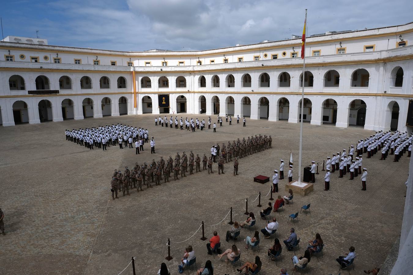 Los infantes de Marina que han llegado de Malí son recibidos en el TEAR