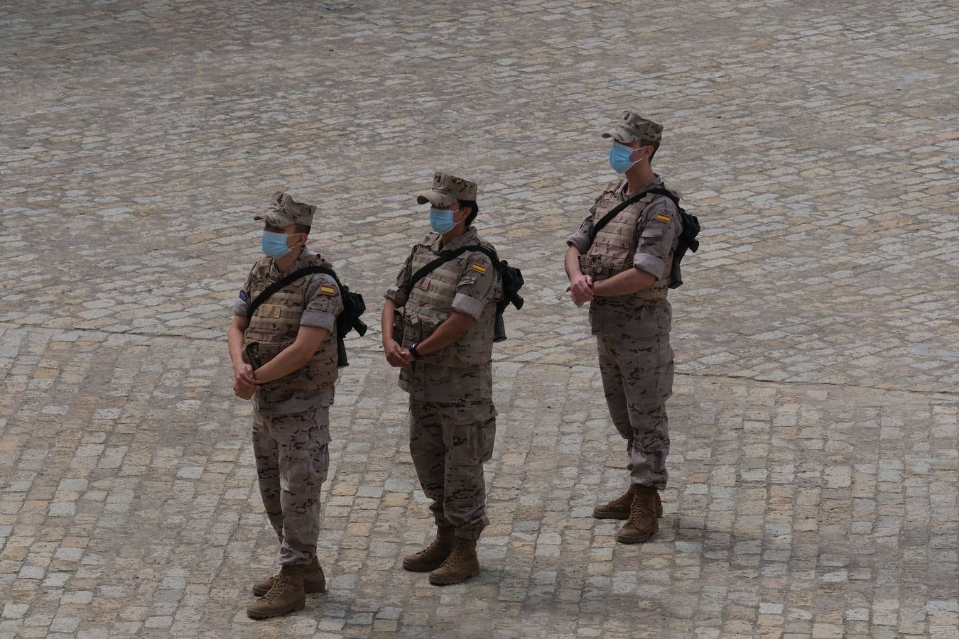 Los infantes de Marina que han llegado de Malí son recibidos en el TEAR