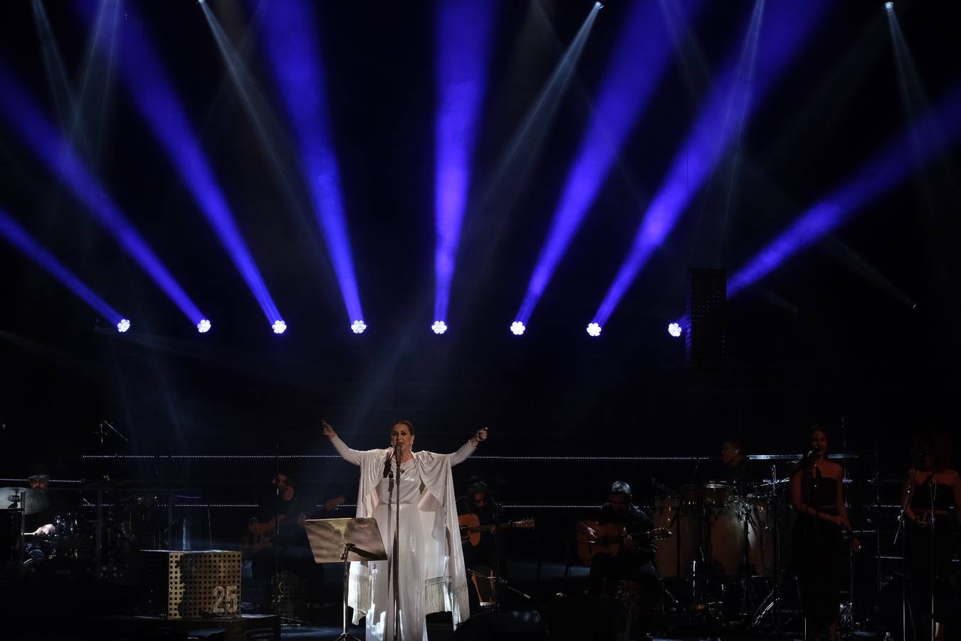 FOTOS: Niña Pastori arranca en el Falla la gira ‘Bajo tus alas’