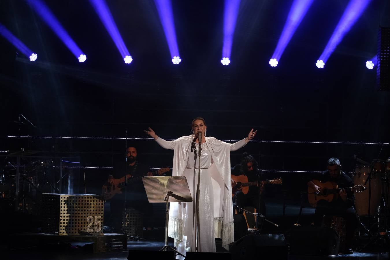 FOTOS: Niña Pastori arranca en el Falla la gira ‘Bajo tus alas’