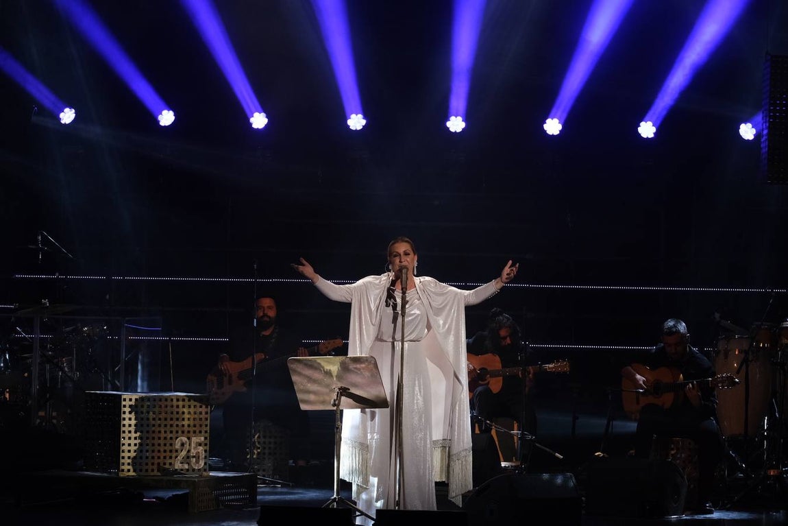 FOTOS: Niña Pastori arranca en el Falla la gira ‘Bajo tus alas’