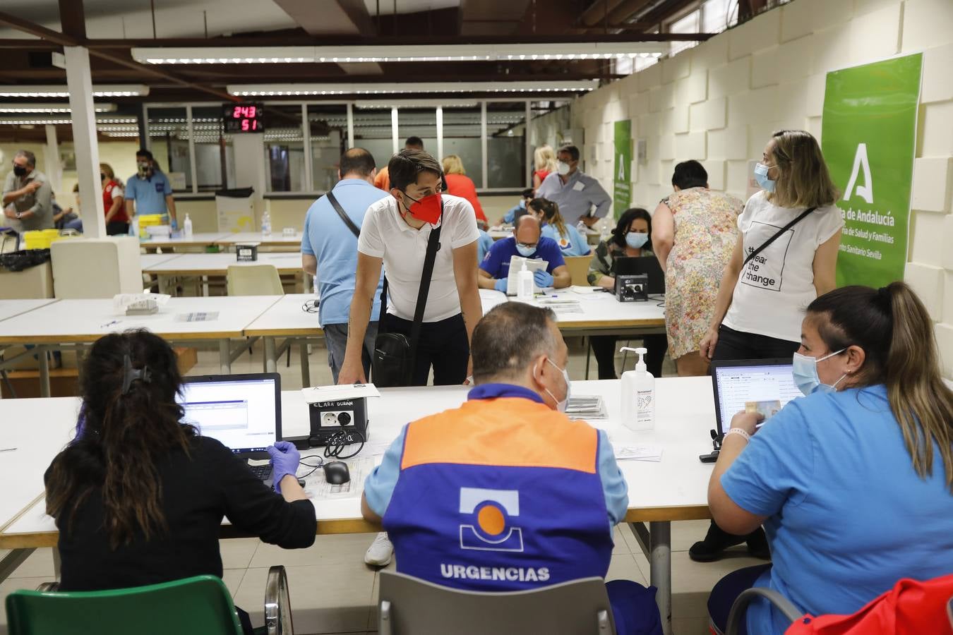 Vacunación en el centro habilitado en la Facultad de Matemáticas de Sevilla