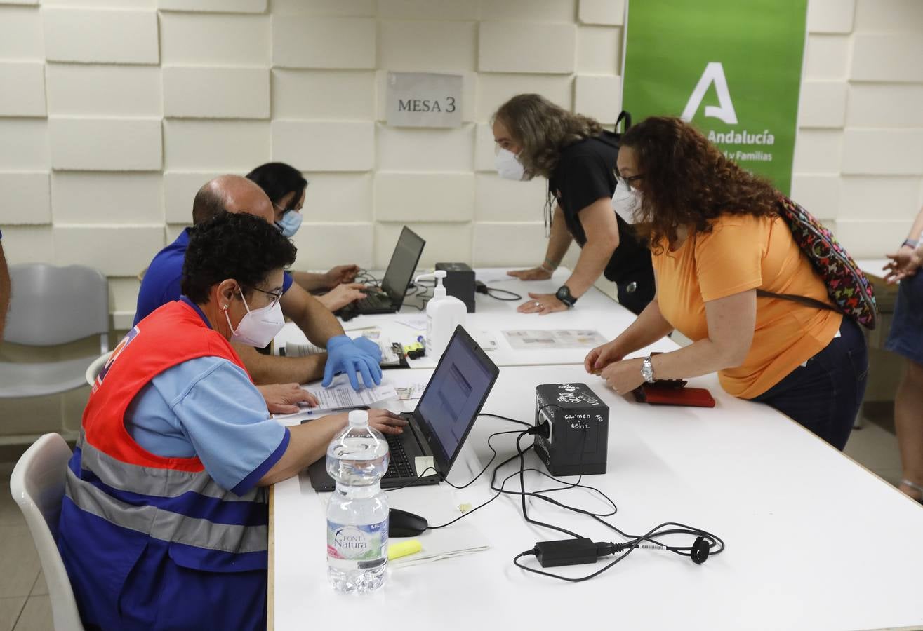 Vacunación en el centro habilitado en la Facultad de Matemáticas de Sevilla