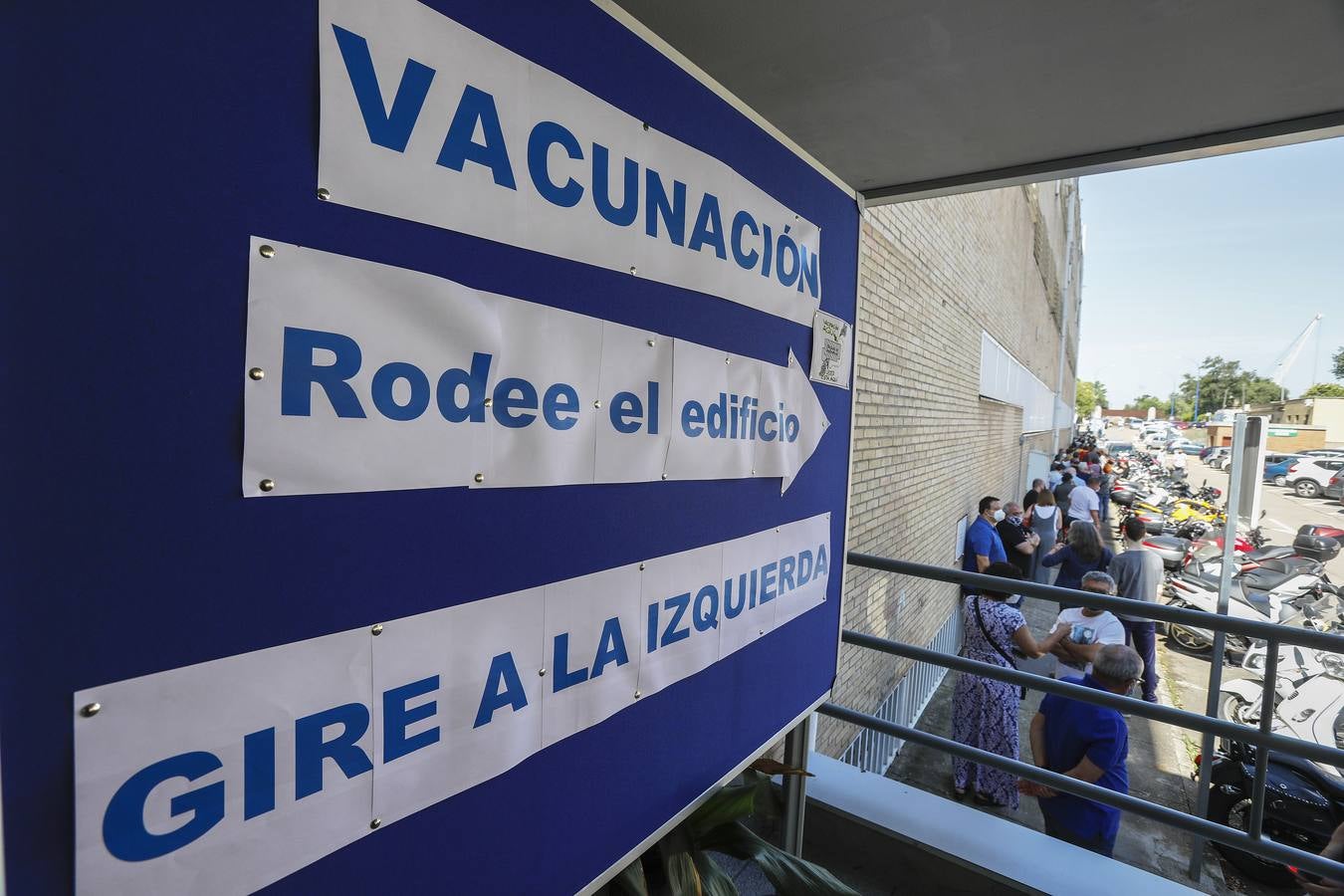 Vacunación en el centro habilitado en la Facultad de Matemáticas de Sevilla