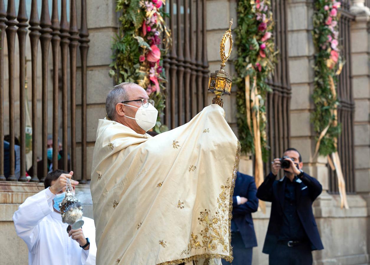 Las imágenes de un Corpus de Toledo a medio gas