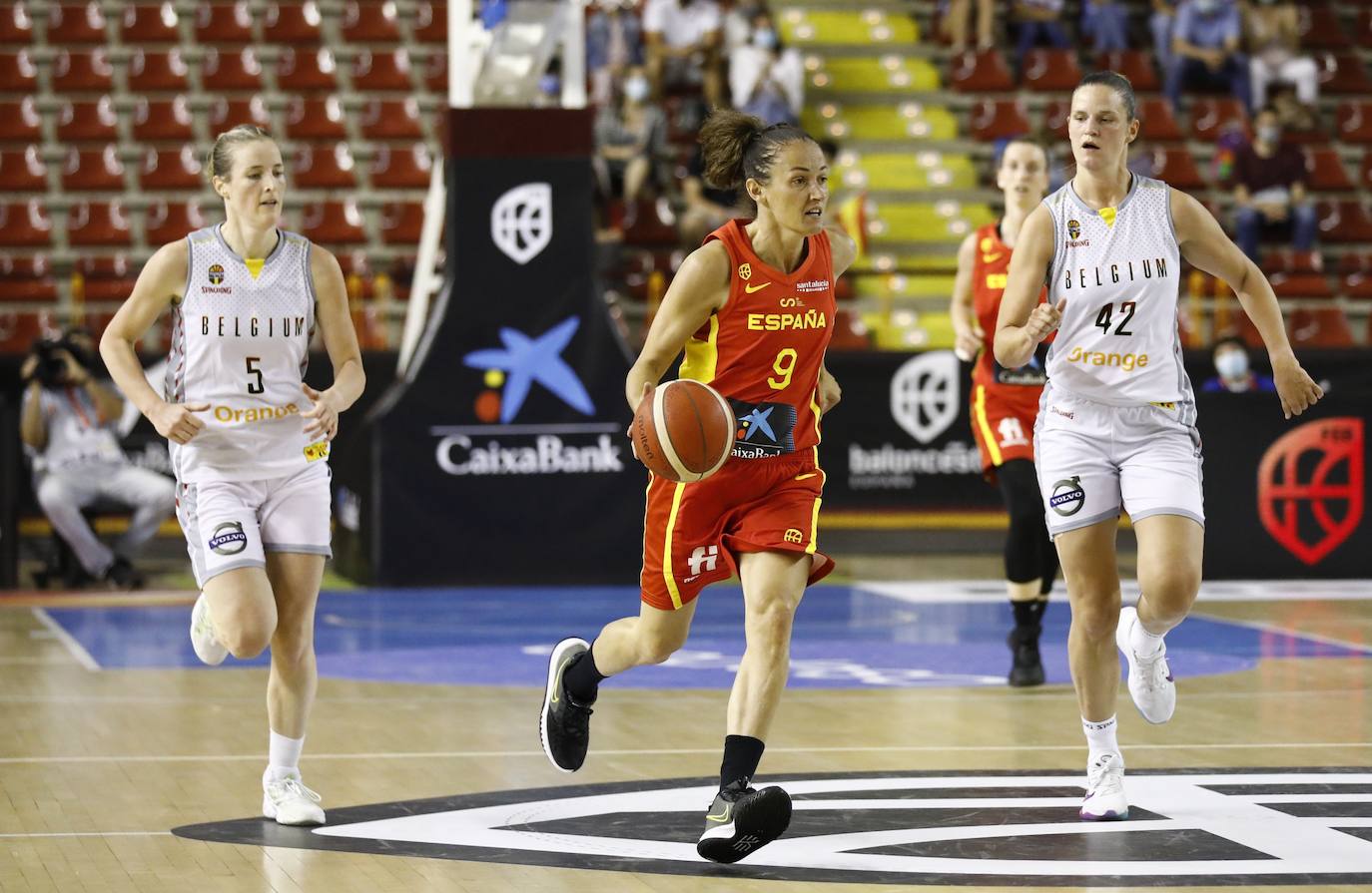 Las mejores imágenes del partido de baloncesto España-Bélgica en Córdoba