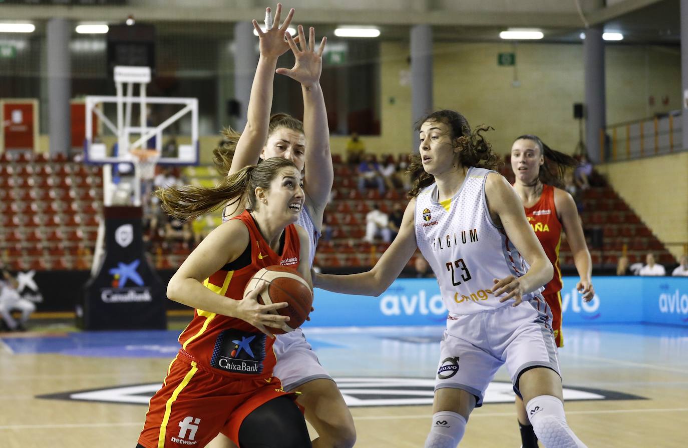 Las mejores imágenes del partido de baloncesto España-Bélgica en Córdoba