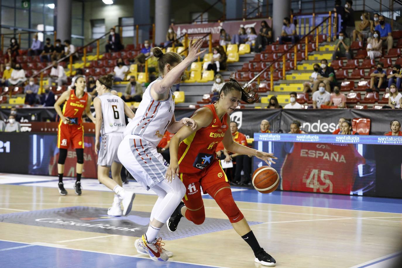 Las mejores imágenes del partido de baloncesto España-Bélgica en Córdoba