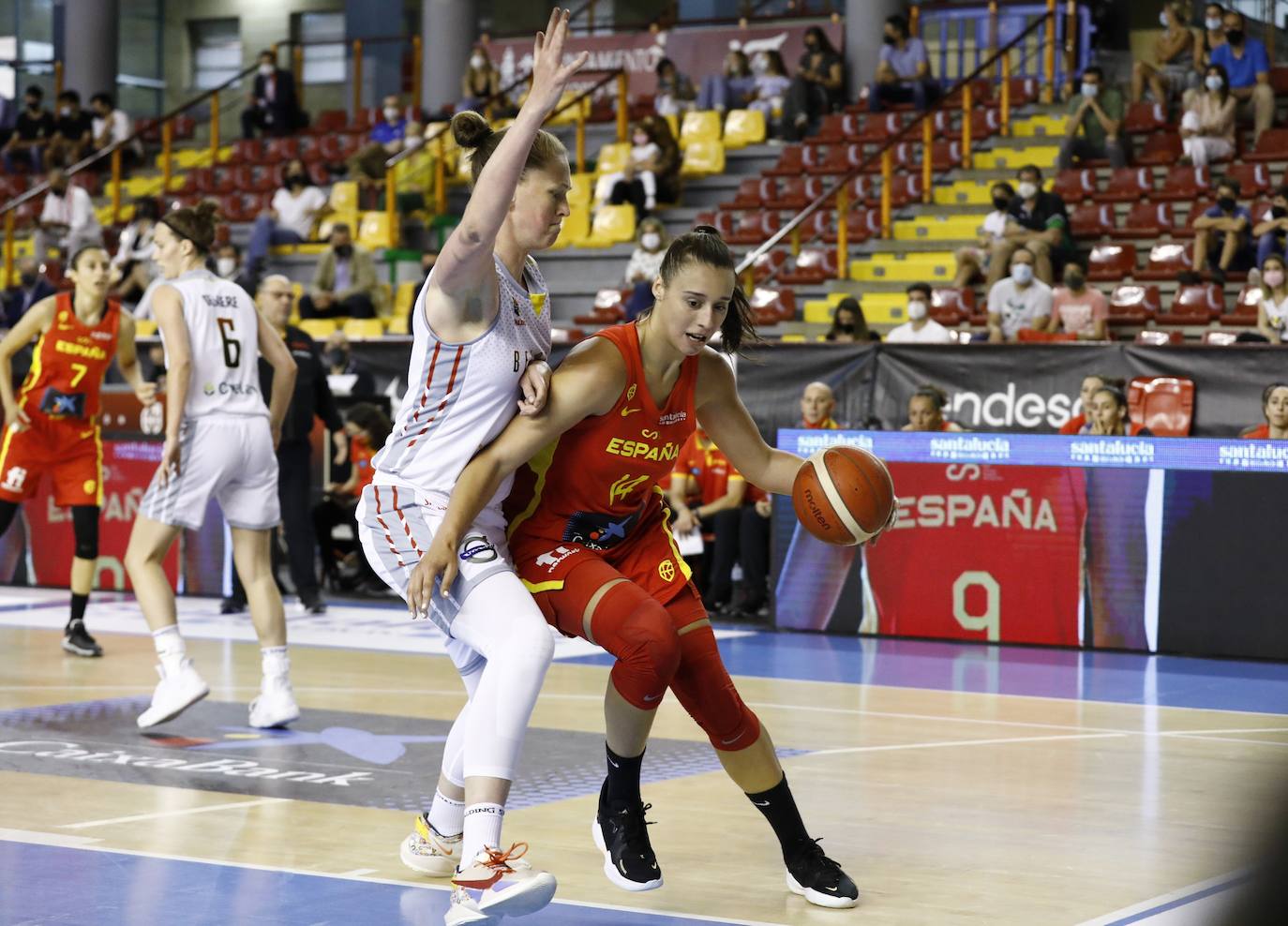 Las mejores imágenes del partido de baloncesto España-Bélgica en Córdoba