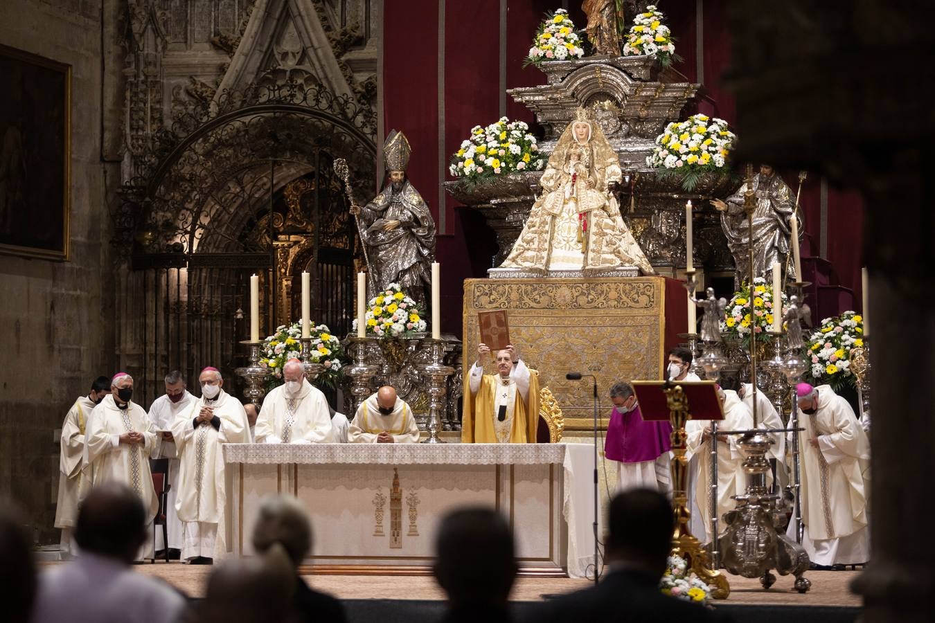 Misa solemne de despedida de monseñor Asenjo en la Catedral de Sevilla