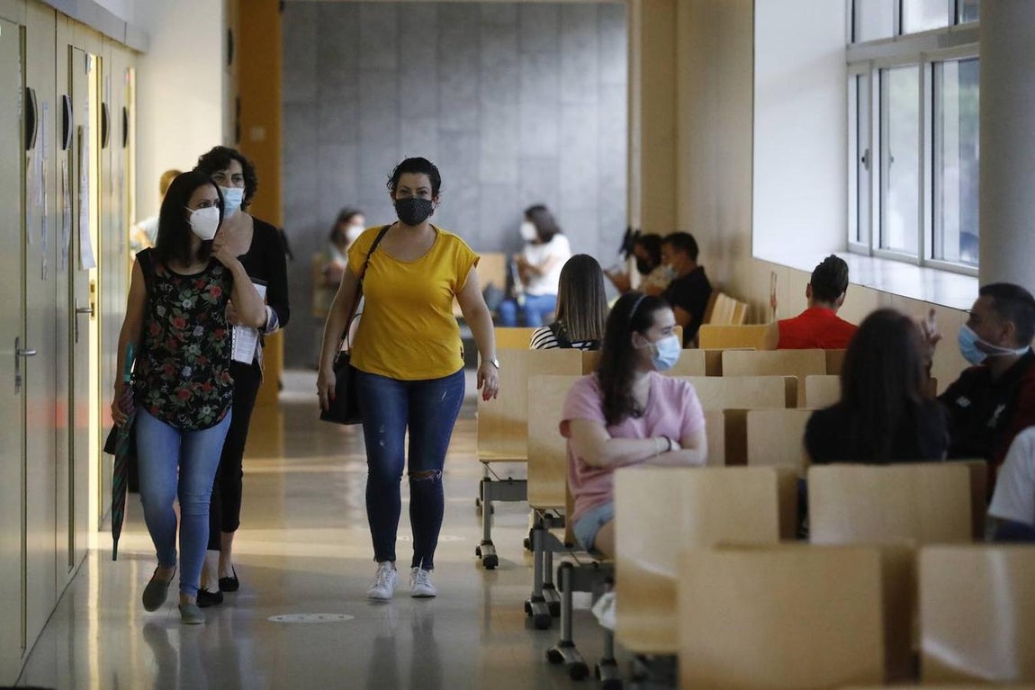 La segunda vacunación de los profesores en Córdoba, en imágenes