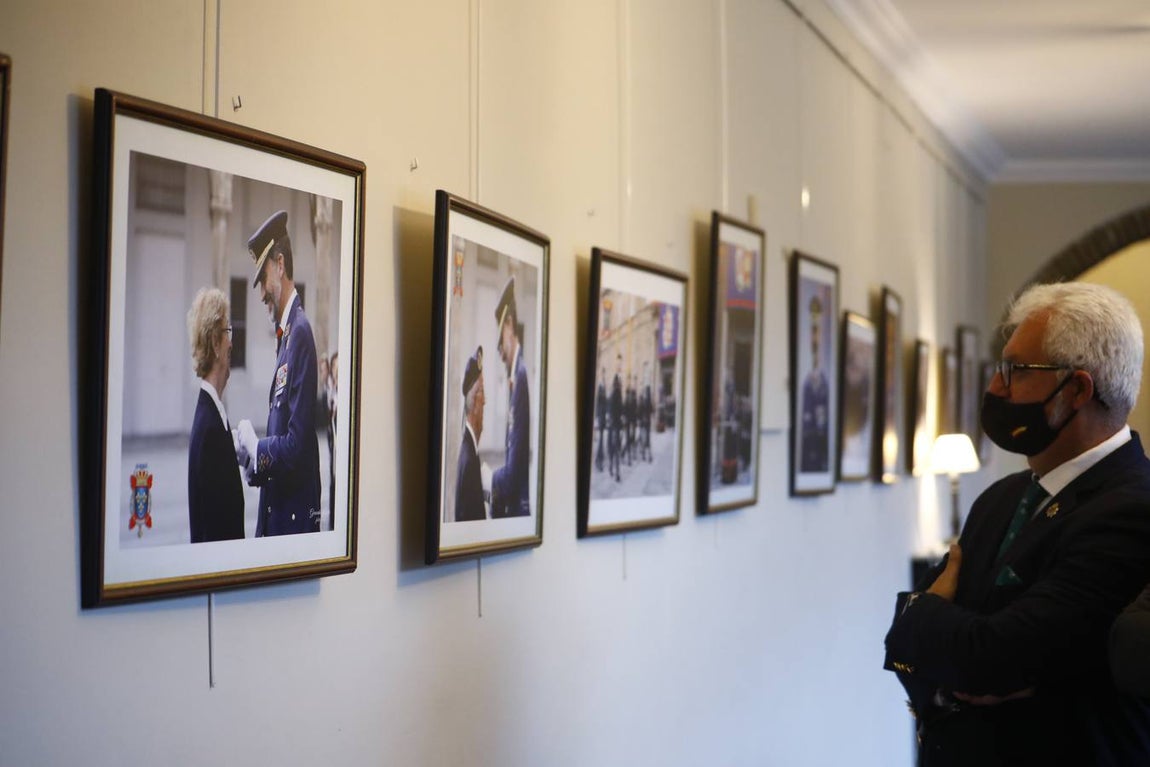La exposición del Rey Felipe VI en el Círculo de la Amistad de Córdoba, en imágenes