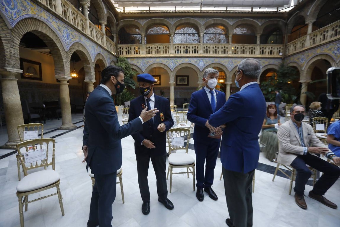 La exposición del Rey Felipe VI en el Círculo de la Amistad de Córdoba, en imágenes