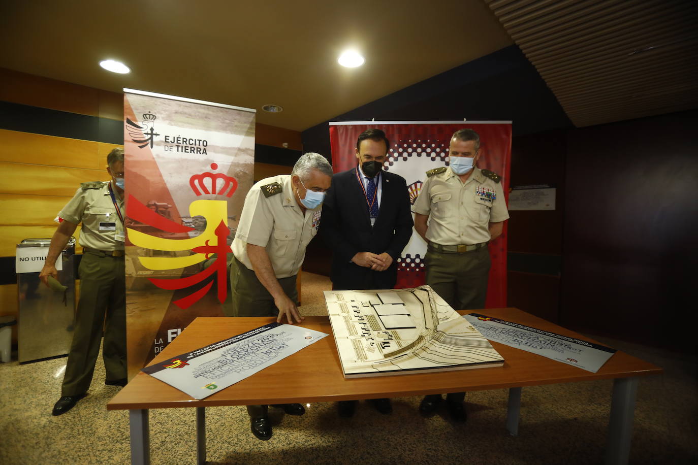 La presentación de la Base Logística del Ejército de Tierra en Córdoba, en imágenes