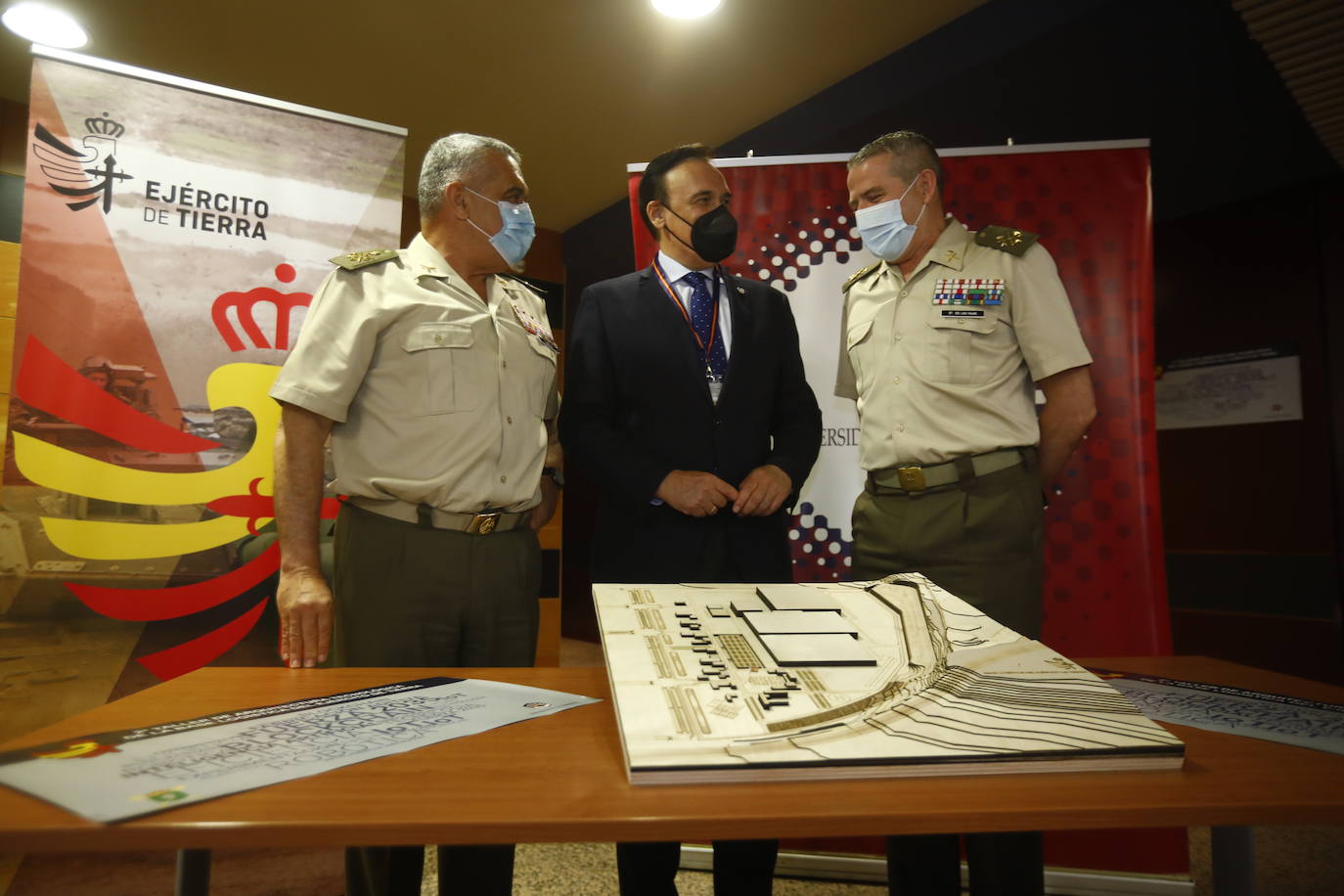 La presentación de la Base Logística del Ejército de Tierra en Córdoba, en imágenes