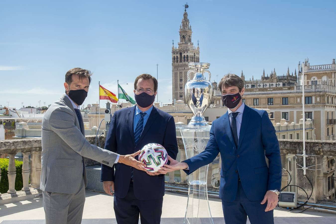 La Eurocopa se pasea por Sevilla