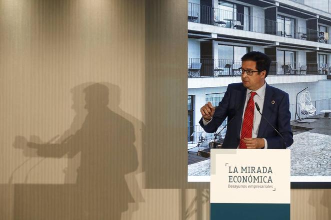 En imágenes, el presidente de Paradores, en la Mirada Económica de ABC Córdoba
