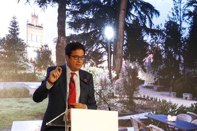 En imágenes, el presidente de Paradores, en la Mirada Económica de ABC Córdoba