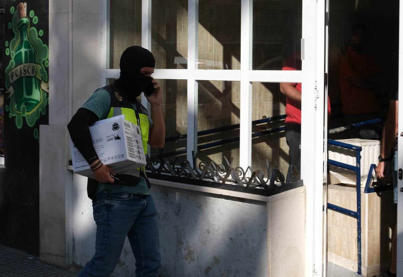 Fotos: Operación policial en Puntales y el Cerro del Moro contra el tráfico de hachís en Cádiz