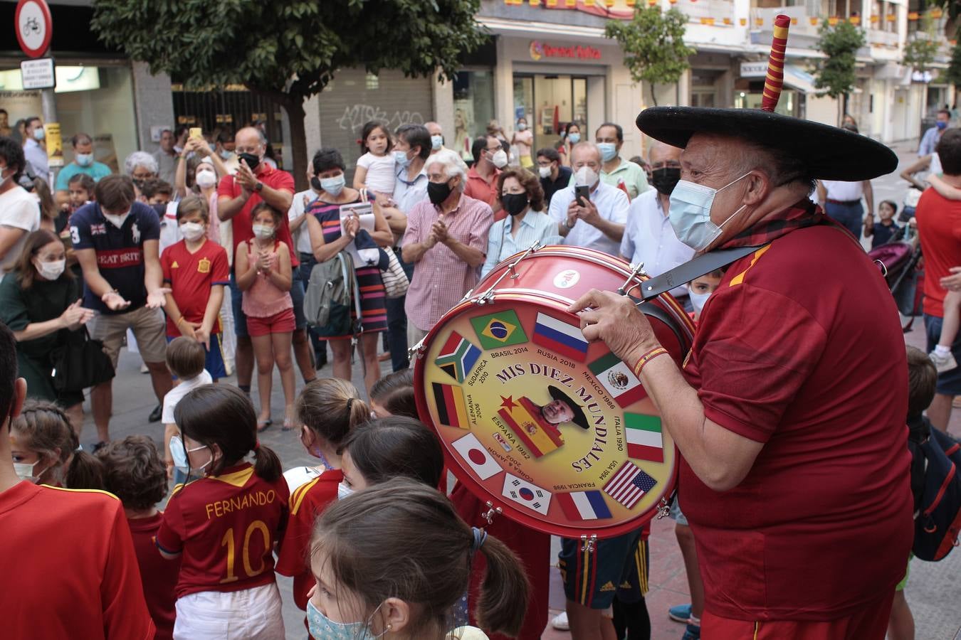 Eurocopa 2021: Manolo el del Bombo calienta motores en Sevilla