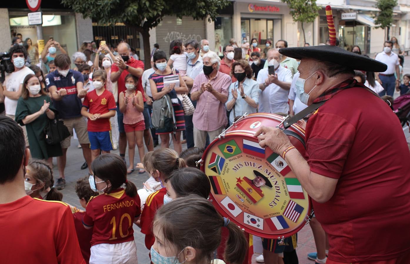 Eurocopa 2021: Manolo el del Bombo calienta motores en Sevilla