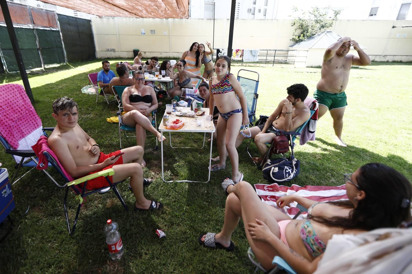 La piscina de la calle Marbella de Córdoba, en imágenes