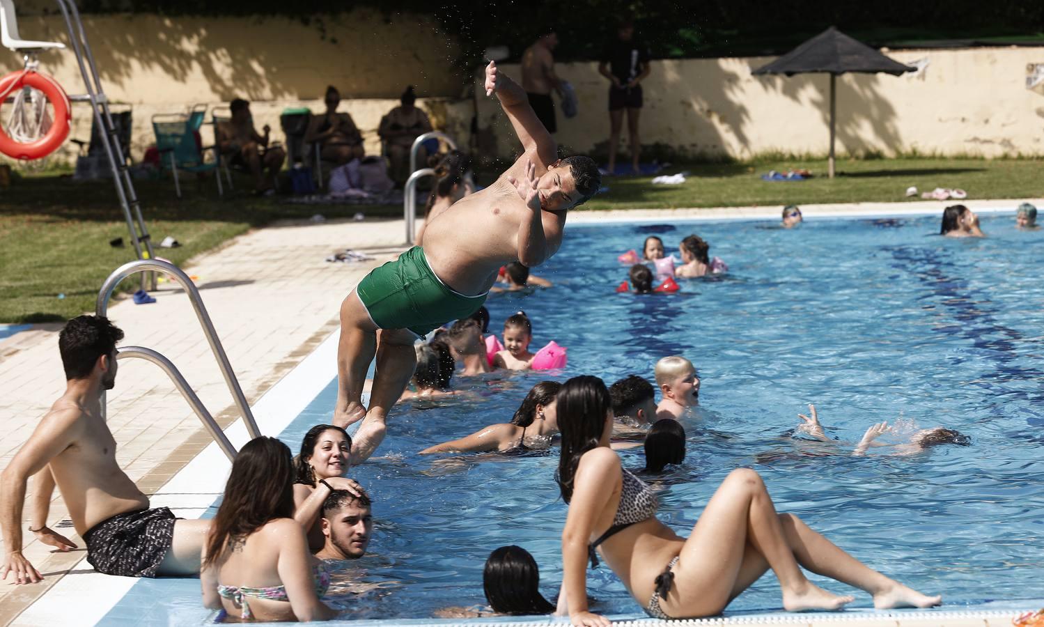 La piscina de la calle Marbella de Córdoba, en imágenes