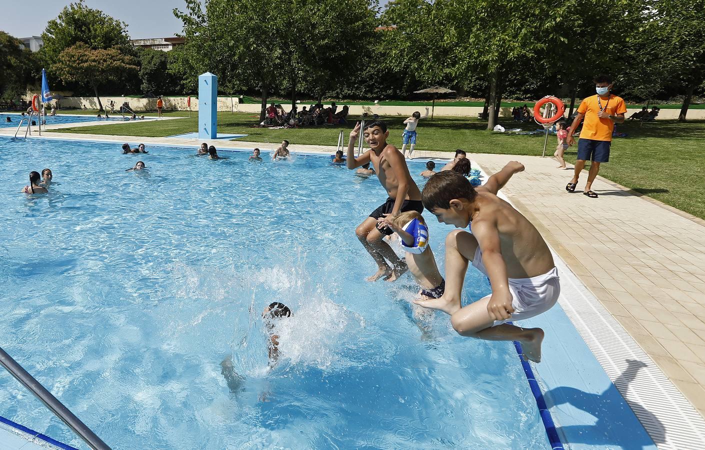 La piscina de la calle Marbella de Córdoba, en imágenes