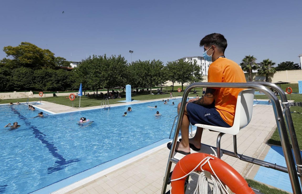 La piscina de la calle Marbella de Córdoba, en imágenes